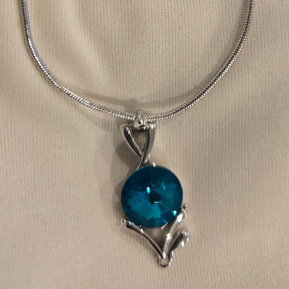 Silver tone necklace with Swarovski crystals